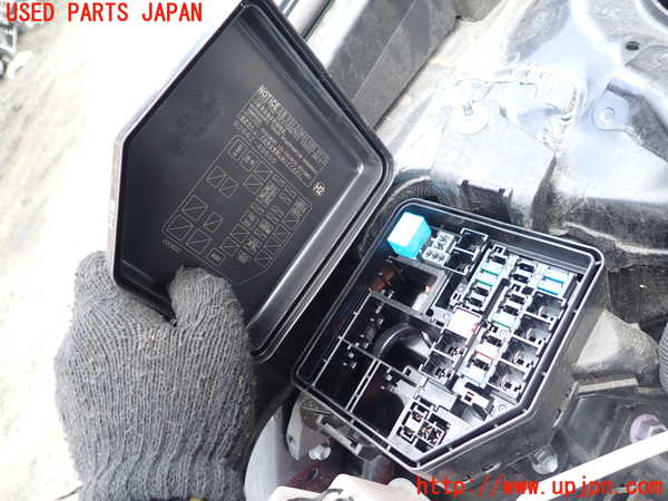 1UPJ-9242276742]ハリアー ハイブリッド(AXUH80)ヒューズボックス2 中古_2