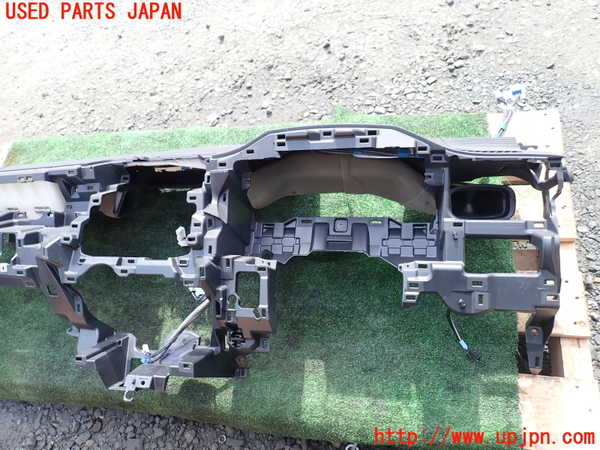 1UPJ-9242277505]ハリアー ハイブリッド(AXUH80)ダッシュボード 中古_2