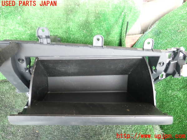 1UPJ-9242277516]ハリアー ハイブリッド(AXUH80)グローブボックス1 中古_3