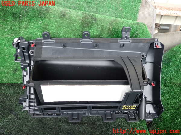 1UPJ-9242277516]ハリアー ハイブリッド(AXUH80)グローブボックス1 中古_4