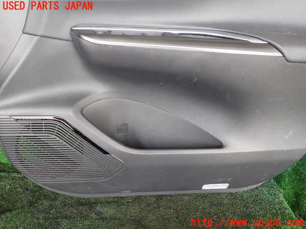 1UPJ-9242271234]ハリアー ハイブリッド(AXUH80)右前ドア内張り 中古_4