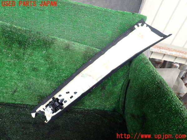 1UPJ-9242277660]ハリアー ハイブリッド(AXUH80)左フロントピラートリム 中古_3