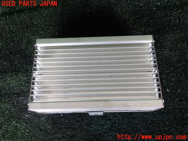 1UPJ-9242296525]BMW 523i(XG20 F10)アンプ 中古_3