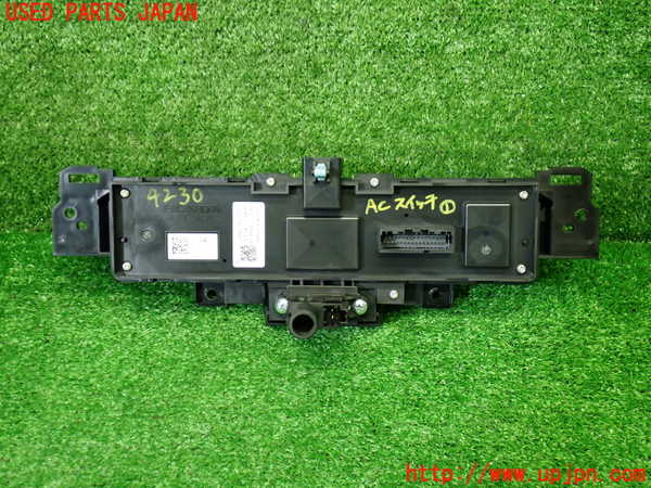 1UPJ-9242306066]WR-V(DG5)エアコンスイッチ1 中古_2