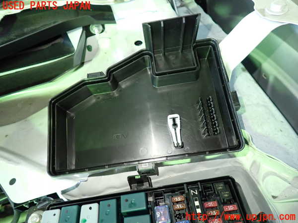 1UPJ-9242306742]WR-V(DG5)ヒューズボックス2 中古_3