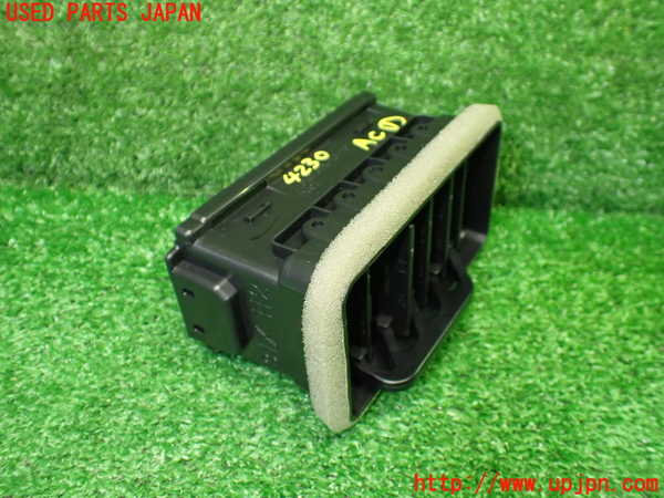 1UPJ-9242307526]WR-V(DG5)エアコン吹き出し口1 (右) 中古_3