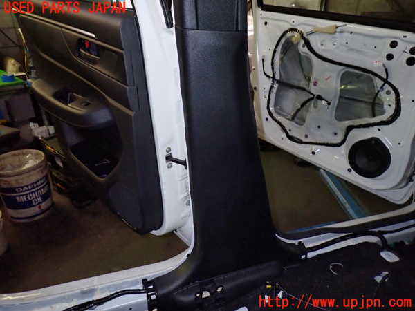1UPJ-9242307670]WR-V(DG5)左センターピラートリム 中古_3
