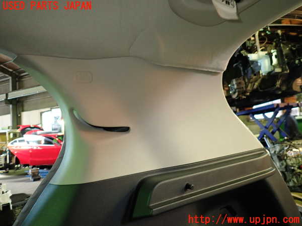 1UPJ-9242307675]WR-V(DG5)右リアピラートリム 中古_3