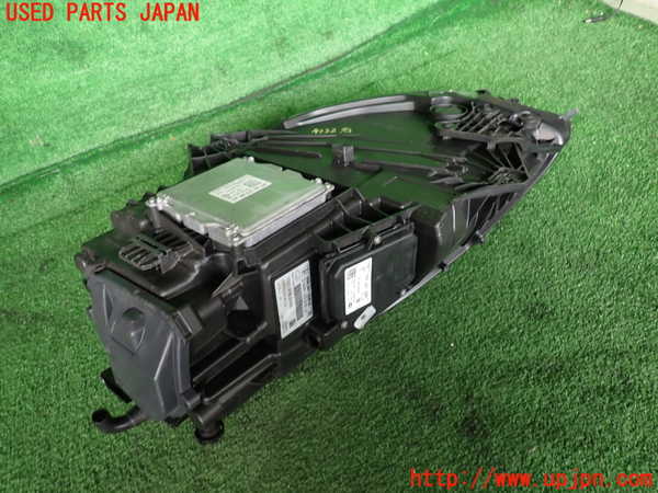 2UPJ-9242321130]ポルシェ・マカン ターボ(J1H3)右ヘッドライト LED 中古 【ジャンク品】_2
