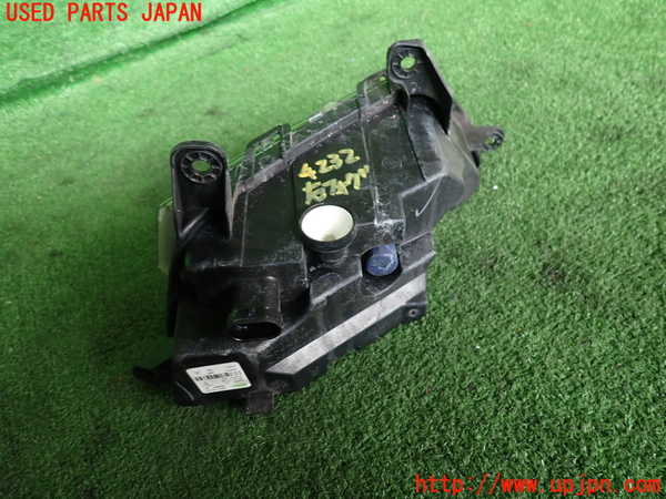 2UPJ-9242321180]ポルシェ・マカン ターボ(J1H3)右フォグ 中古_2