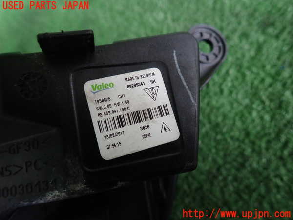 2UPJ-9242321180]ポルシェ・マカン ターボ(J1H3)右フォグ 中古_3