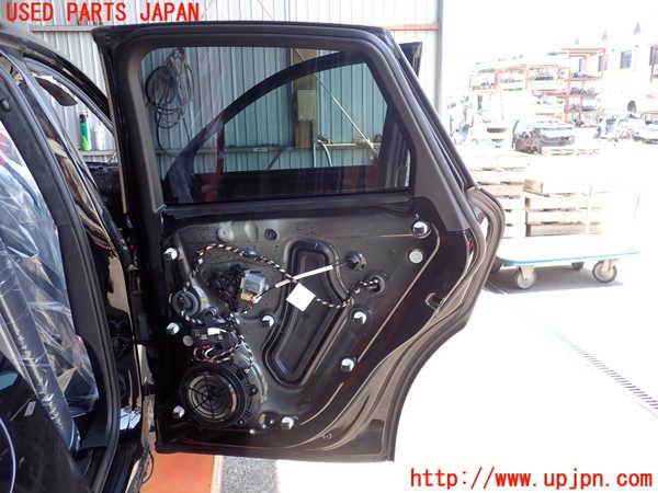 2UPJ-9242321290]ポルシェ・マカン ターボ(J1H3)右後ドア 中古 (AGC AUTOMOTIVE M98 43R-002092)_4