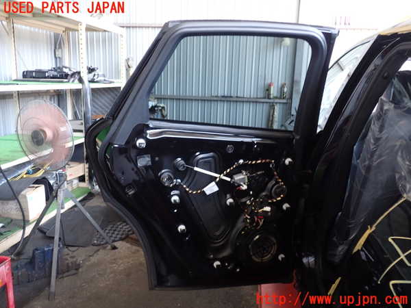 2UPJ-9242321320]ポルシェ・マカン ターボ(J1H3)左後ドア 中古 (AGC AUTOMOTIVE M98 43R-002092)_5