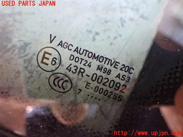 2UPJ-9242321380]ポルシェ・マカン ターボ(J1H3)右クォーターガラス 中古 (AGC AUTOMOTIVE M98 43R-002092)_2