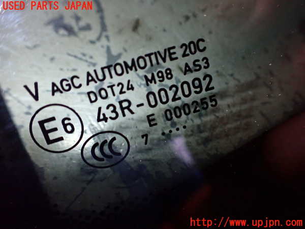 2UPJ-9242321382]ポルシェ・マカン ターボ(J1H3)左クォーターガラス 中古 (AGC AUTOMOTIVE M98 43R-002092)_3