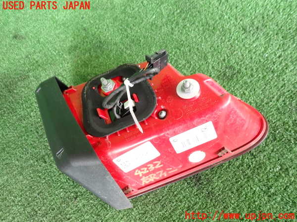 2UPJ-9242321550]ポルシェ・マカン ターボ(J1H3)右リアフィニッシャー 中古_2