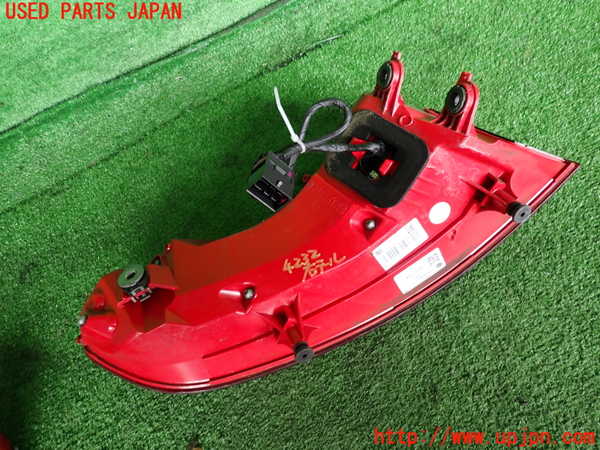 2UPJ-9242321530]ポルシェ・マカン ターボ(J1H3)右テールランプ 中古_2