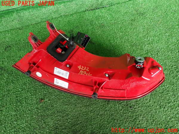 2UPJ-9242321536]ポルシェ・マカン ターボ(J1H3)左テールランプ 中古_2