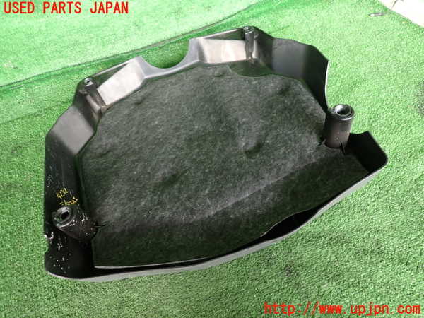 2UPJ-9242322160]ポルシェ・マカン ターボ(J1H3)エンジンアッパーカバー 中古_2