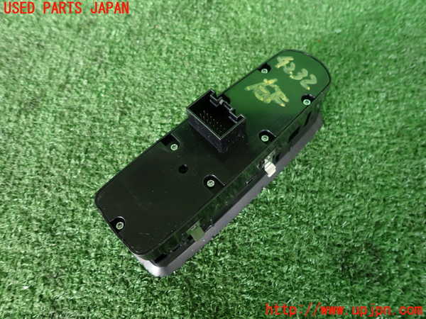 2UPJ-9242326240]ポルシェ・マカン ターボ(J1H3)右前パワーウィンドウスイッチ 中古_2
