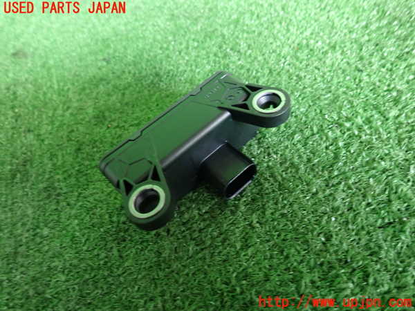 2UPJ-9242326382]ポルシェ・マカン ターボ(J1H3)センサー2 中古_2