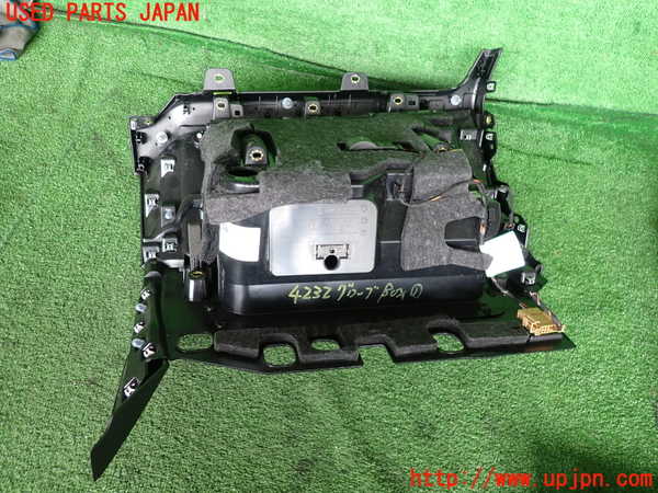 2UPJ-9242327516]ポルシェ・マカン ターボ(J1H3)グローブボックス1 中古_3