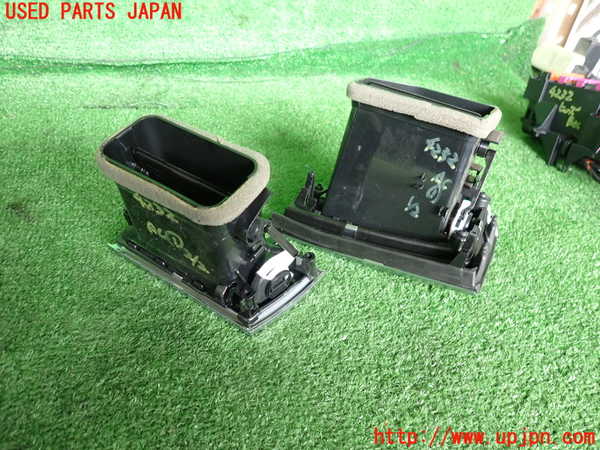 2UPJ-9242327526]ポルシェ・マカン ターボ(J1H3)エアコン吹き出し口1 中古 真中_2
