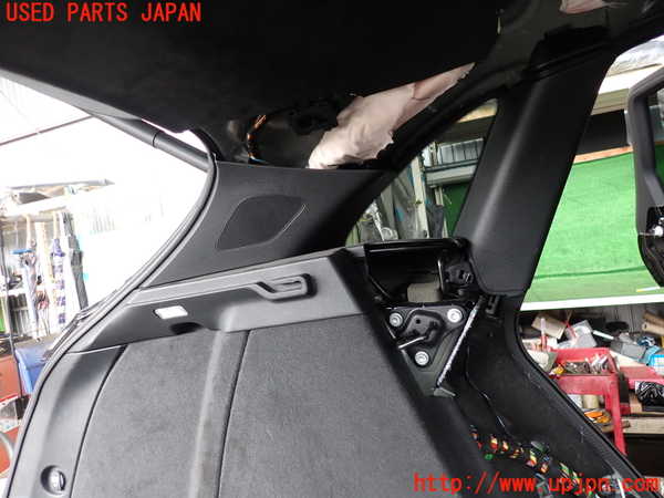 2UPJ-9242327680]ポルシェ・マカン ターボ(J1H3)左リアピラートリム 中古_2