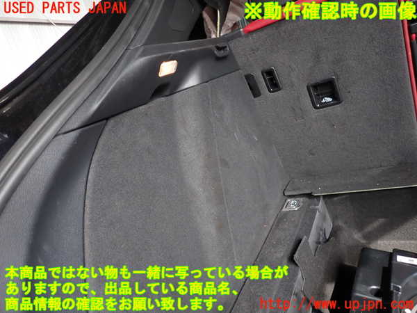 2UPJ-9242327680]ポルシェ・マカン ターボ(J1H3)左リアピラートリム 中古_4