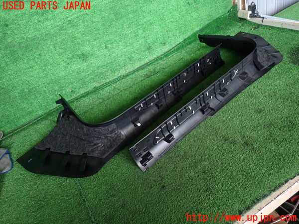 2UPJ-9242327740]ポルシェ・マカン ターボ(J1H3)スカッフプレート 中古_4