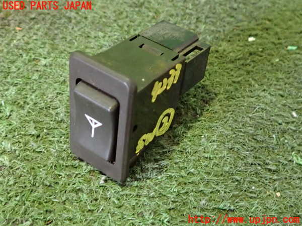 セドリック(Y30)ルームランプ1 中古 （1列目 真中） 924233｜純正中古