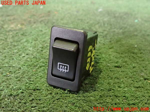 セドリック(Y30)ルームランプ1 中古 （1列目 真中） 924233｜純正中古