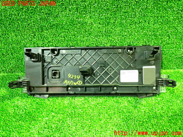 1UPJ-9242346066]ヴェルファイア(AGH30W)エアコンスイッチ1 中古_2