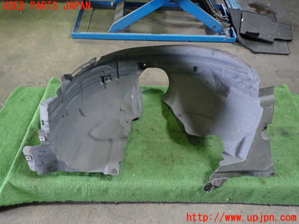 1UPJ-9242351092]ベンツ A180(176042)(W176系)左前フェンダーライナー 中古_3