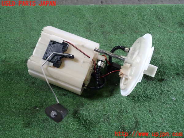 1UPJ-9242352510]ベンツ A180(176042)(W176系)燃料ポンプ 中古_3