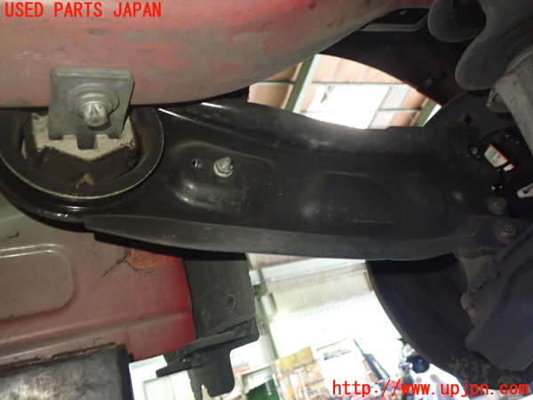 1UPJ-9242355325]ベンツ A180(176042)(W176系)右リアテンションロッド 中古_2