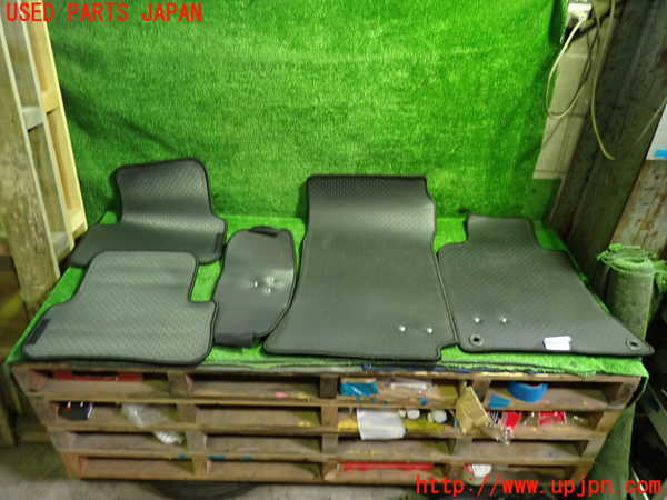1UPJ-9242357800]ベンツ A180(176042)(W176系)フロアマット 中古_4