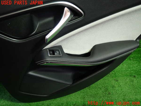 1UPJ-9242351294]ベンツ A180(176042)(W176系)右後ドア内張り 中古_2