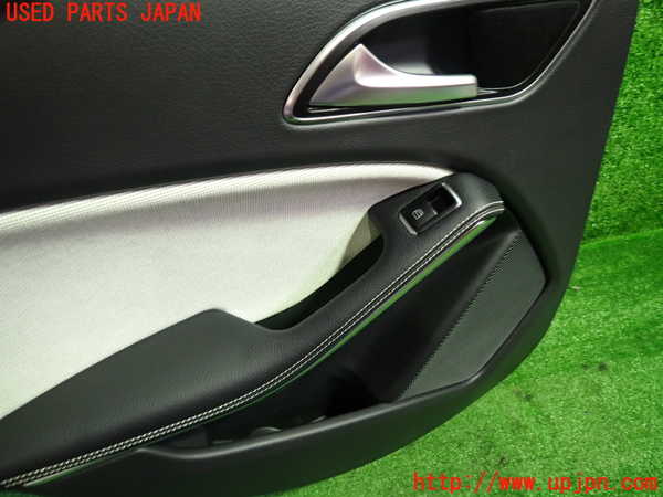 1UPJ-9242351324]ベンツ A180(176042)(W176系)左後ドア内張り 中古_2