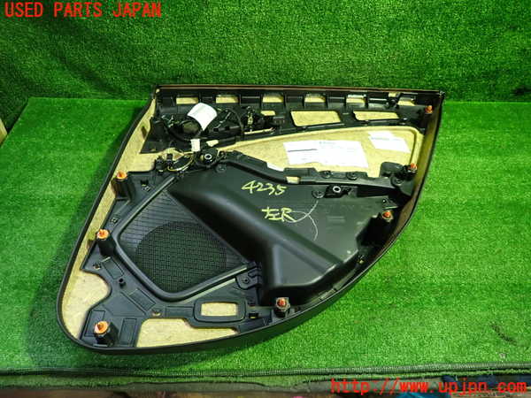 1UPJ-9242351324]ベンツ A180(176042)(W176系)左後ドア内張り 中古_3