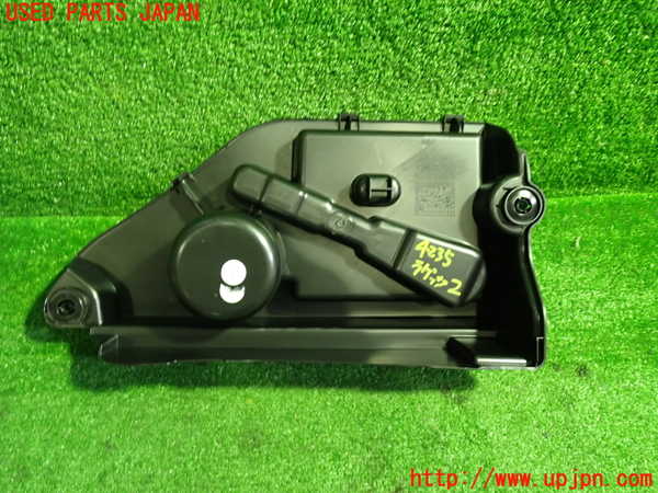 1UPJ-9242357772]ベンツ A180(176042)(W176系)ラゲッジトレイ2 中古_2