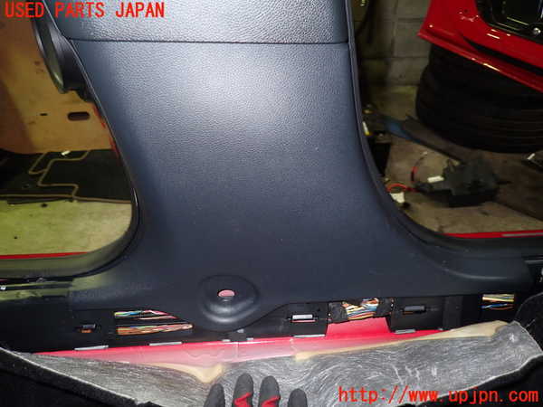 1UPJ-9242357670]ベンツ A180(176042)(W176系)左センターピラートリム 中古_3
