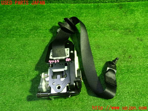 1UPJ-9242357075]ベンツ A180(176042)(W176系)助手席シートベルト 中古_3