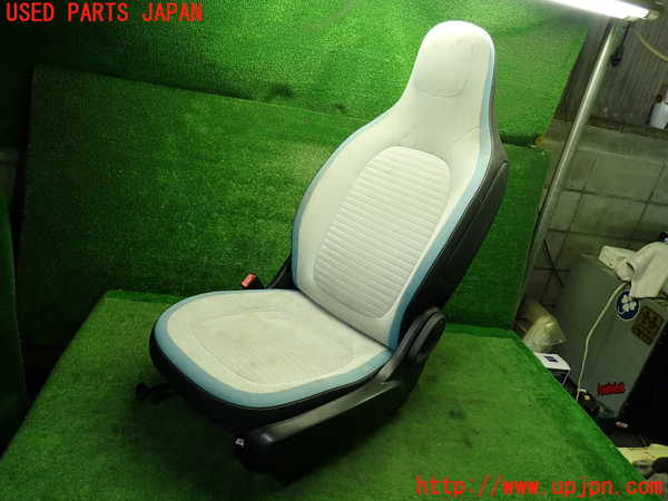 ルノー・トゥインゴ(AHH4B)左テールランプ 中古 924152｜純正中古