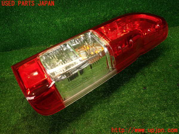 レジアスエース(ハイエース200系)(GDH201V)右テールランプ 中古 924274