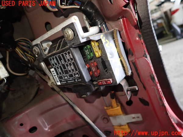 ロードスター(NA6CE)ヒューズボックス1(室内運転席側) 中古 924277
