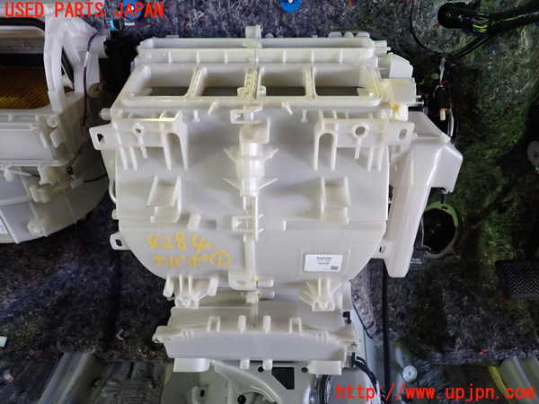 エスティマハイブリッド(AHR20W)エバポレーター1(フロント) 中古