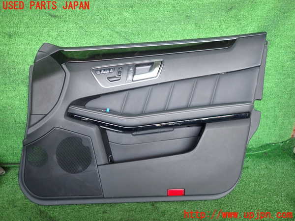 メルセデス・ベンツ 右前ドア内張りの中古部品を販売中｜純正中古