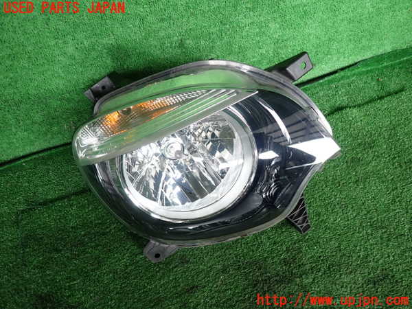 ルノー・トゥインゴ(AHH4B)左テールランプ 中古 924318｜純正中古