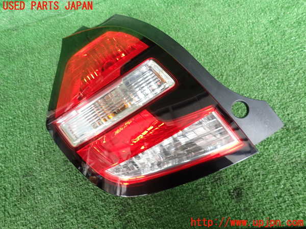 ルノー トゥインゴ AHH4B 左テールランプ ルノー・トゥインゴ(AHH4B)左テールランプ 中古 924152｜純正中古